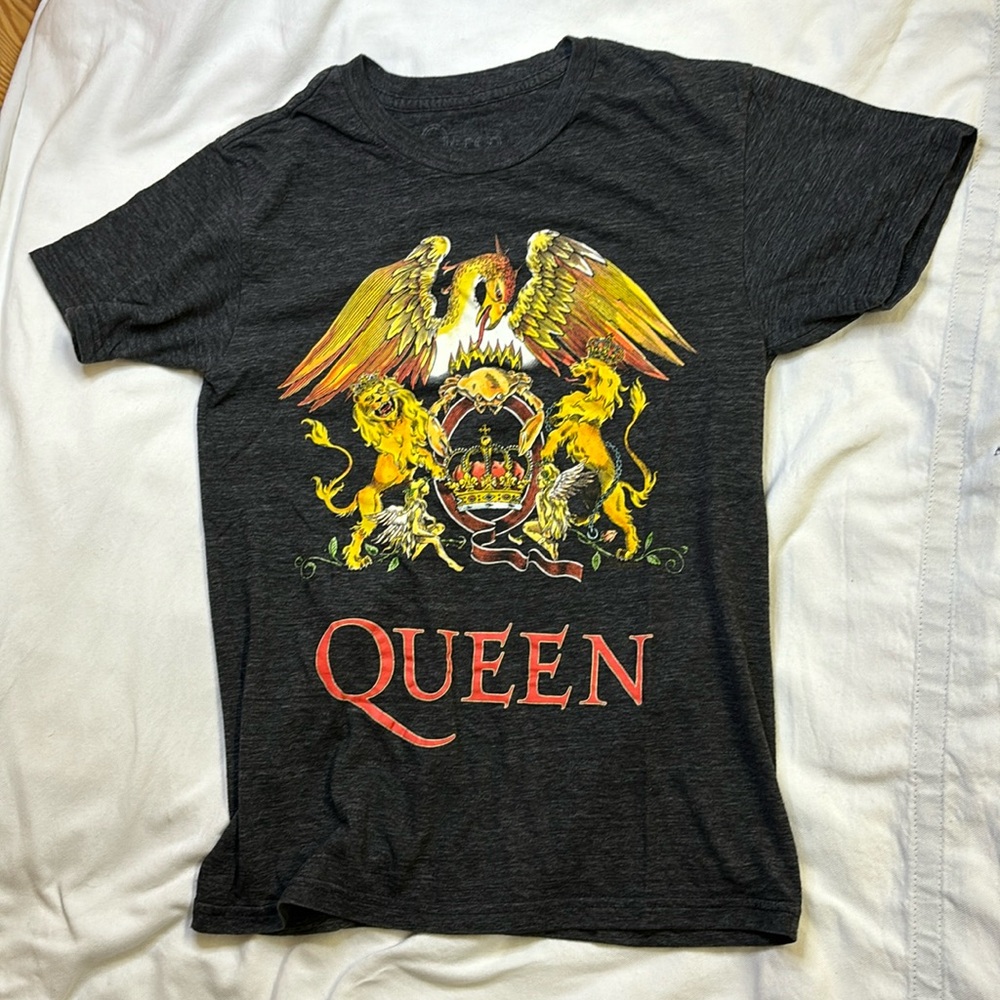 Queen Charcoal Grey Band Tee Shirt Women’s Size XS